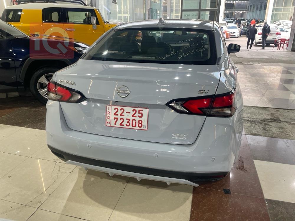 نيسان فيرسا